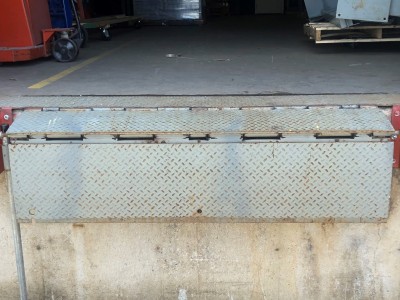 edge-of-dock leveler