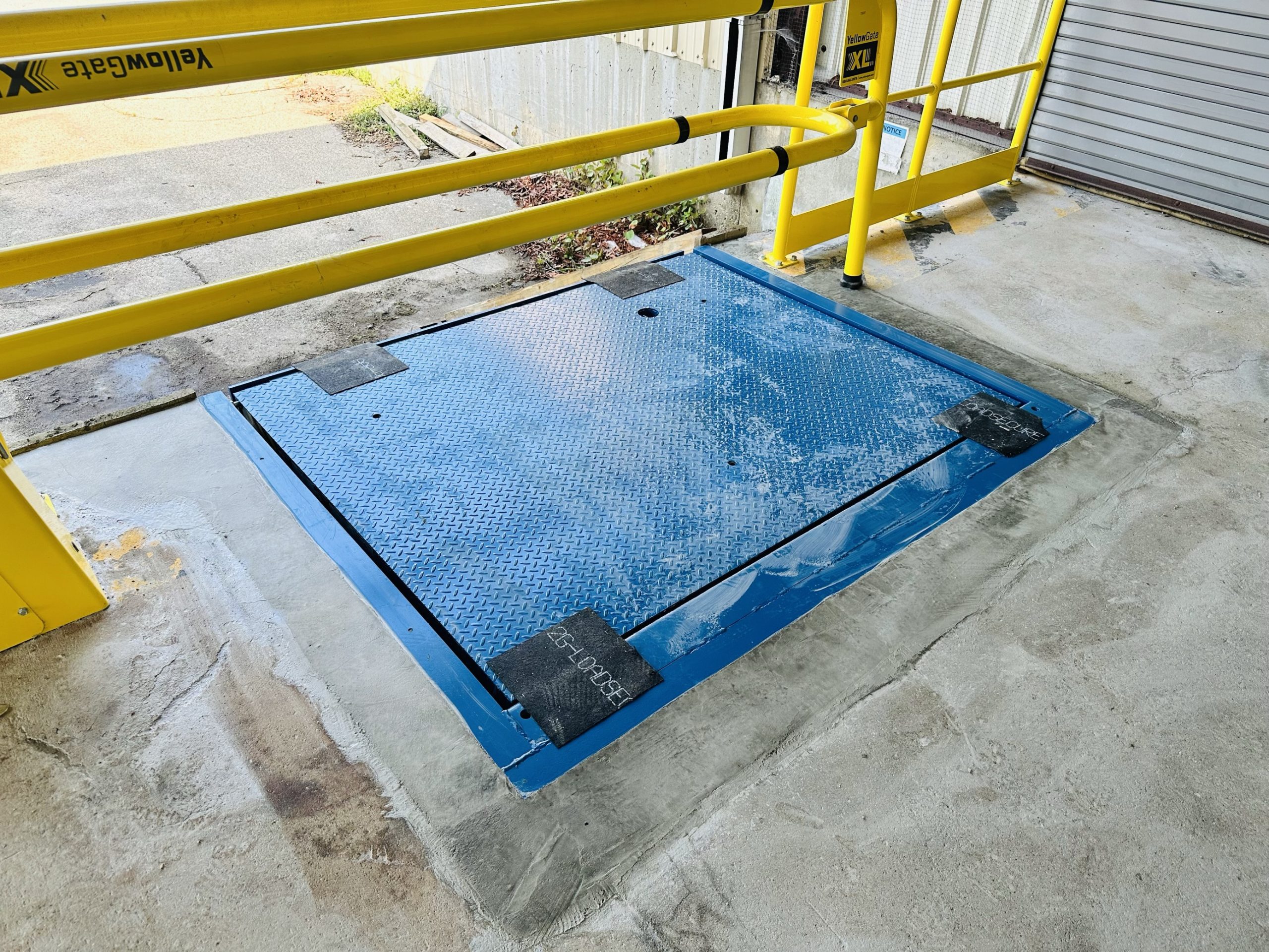 air powered dock leveler