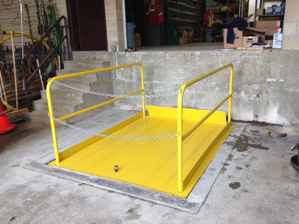 Elevating dock dock lift