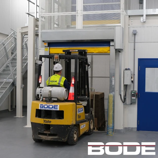 While you can safely lift materials with a forklift, there are many variables that can lead to accidents.

VRCs operate within enclosed structures and feature interlocking systems and overload sensors, providing an added layer of protection.

https://ow.ly/7EQW50Wh5rw

#NationalSafetyMonth #VRC